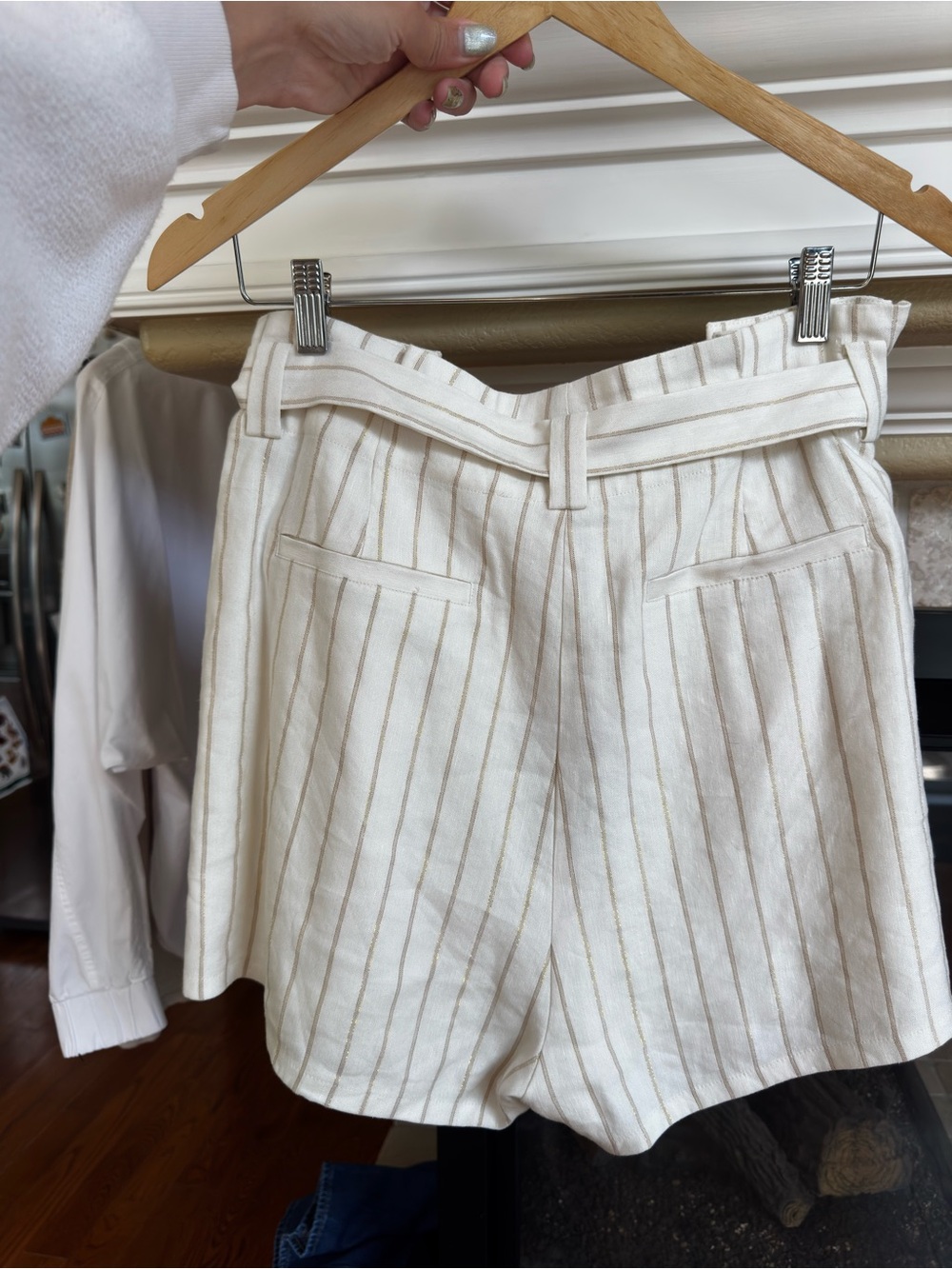Paige New with Tags Siesta Cream & Gold Metallic Stripe Shorts 10 - Picture 4 of 6